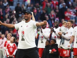 Bayern Munich coach Vincent Kompany celebrates 2026 Bundesliga title