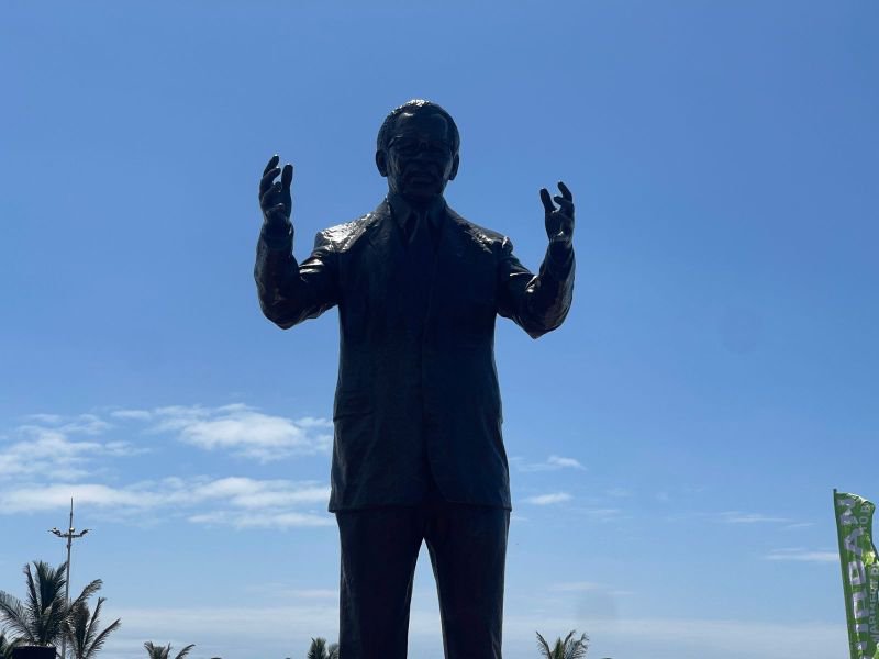 WATCH Ramaphosa unveils Tambo, Mandela statues in Durban as DA pickets