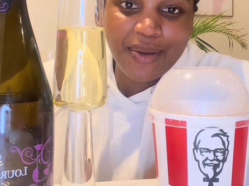 WOMAN_KFC_WINE_PAIRING