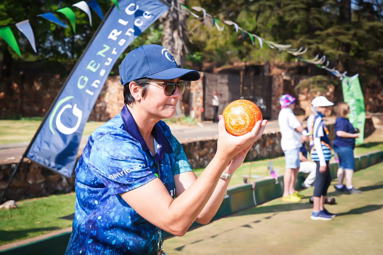 WOMAN PLAYING BOWLS JACARANDA FM GOLF DAY.