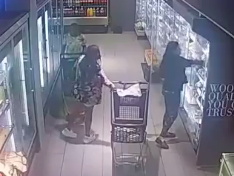WOMAN STEALS FROM WOOLIES