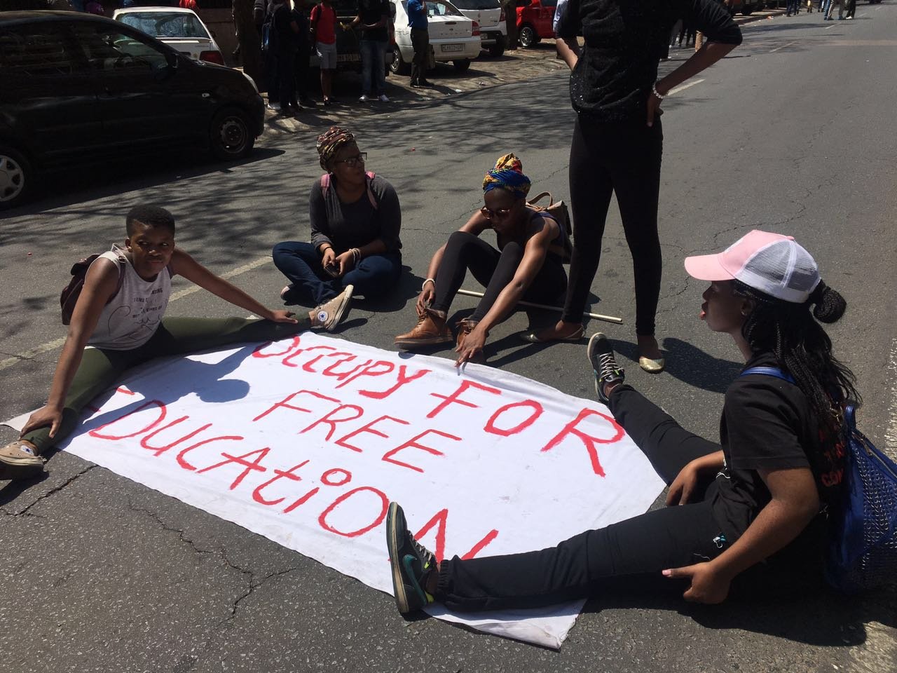 Students march to Department of Higher Education 4