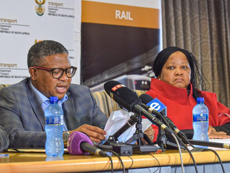 Fikile Mbalula at prasa briefing