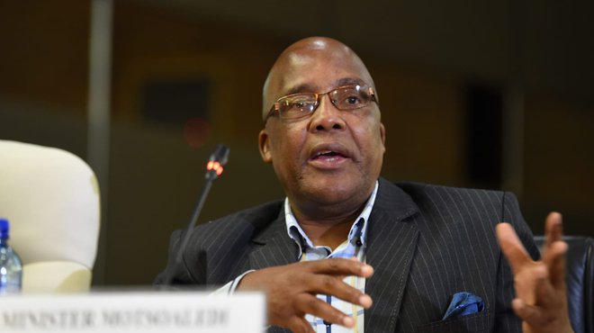 Aaron Motsoaledi at the Covid19 briefing