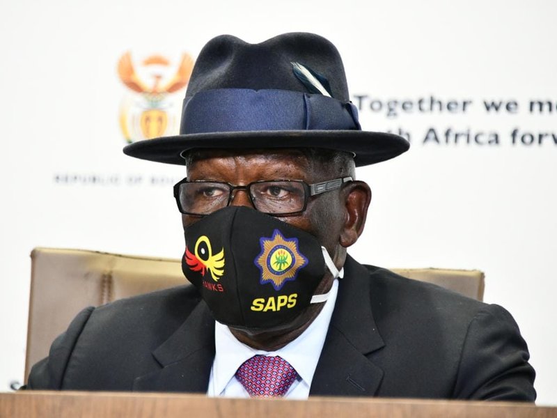 Bheki Cele wearing face mask on positive officers