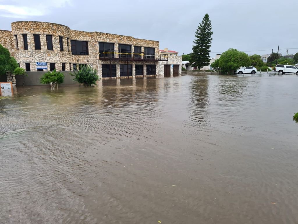 Two killed as storm pummels Western Cape