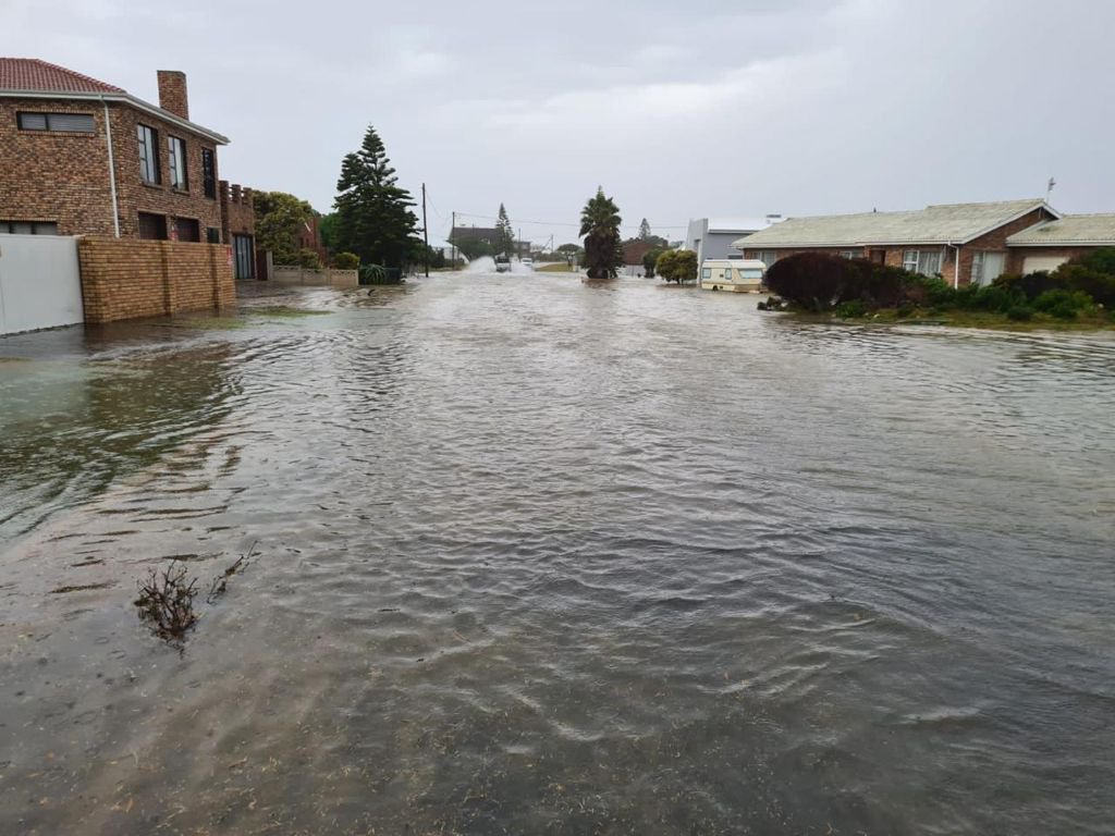 Two killed as storm pummels Western Cape