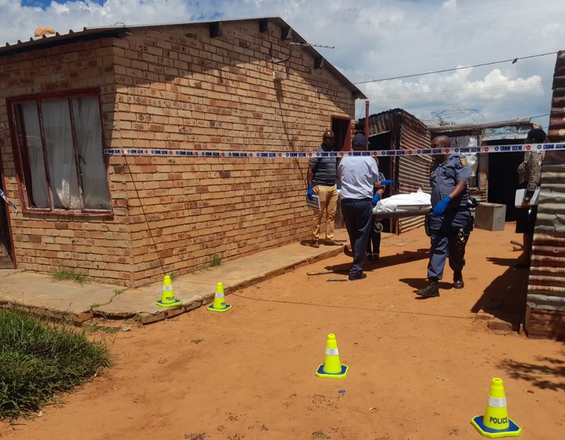 Suspect shot dead after stabbing Free State cop