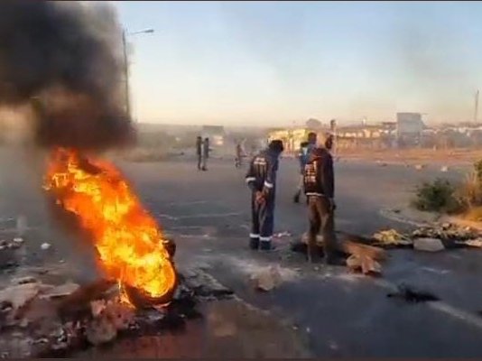 Police monitoring service delivery protest in Tembisa