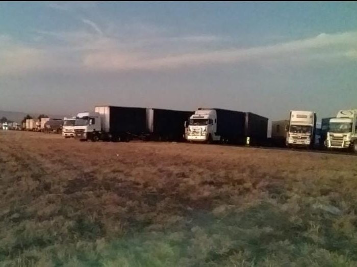 WATCH: Protesting truckers block N3 in Free State