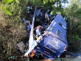 30 dead as Kenya bus plunges into river