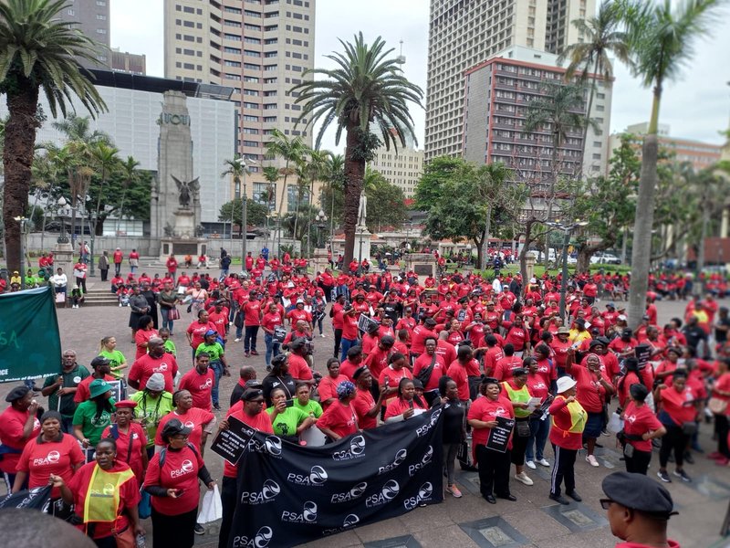Protesting public servants in Durban hand memorandum to govt