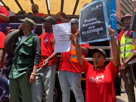 Ramaphosa warned against independent body to determine public servants’ wages