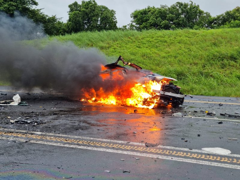 Two killed in fiery N2 Zinkwazi crash