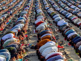 Eid for Sunni Muslims starts on Friday, Shiites wait another day