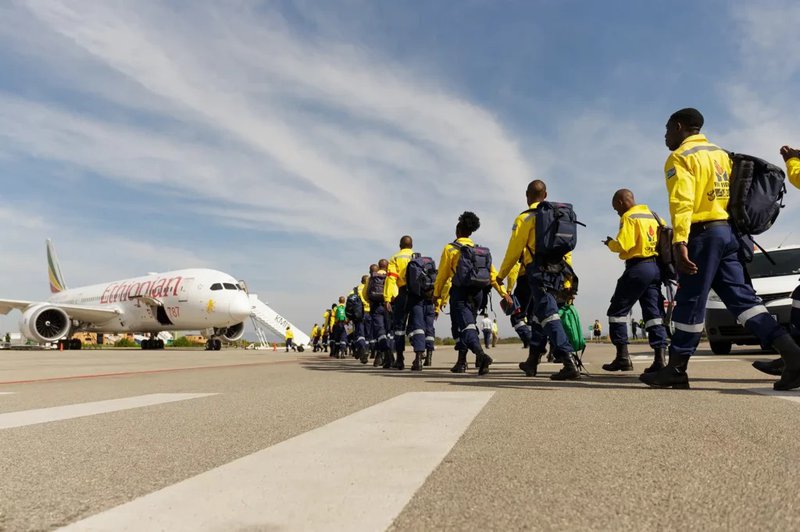 SA  firefighters in Canada 1