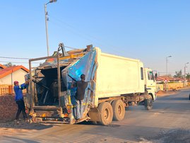 Two refuse trucks torched in Tshwane amid ongoing labour dispute