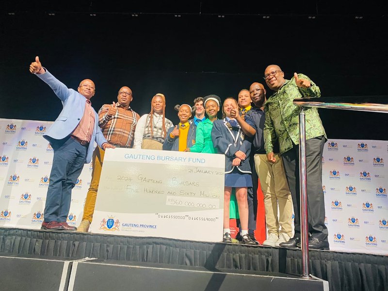 R560m in bursaries given to disadvantaged top performers