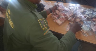 SA man caught with R400k at Eswatini border