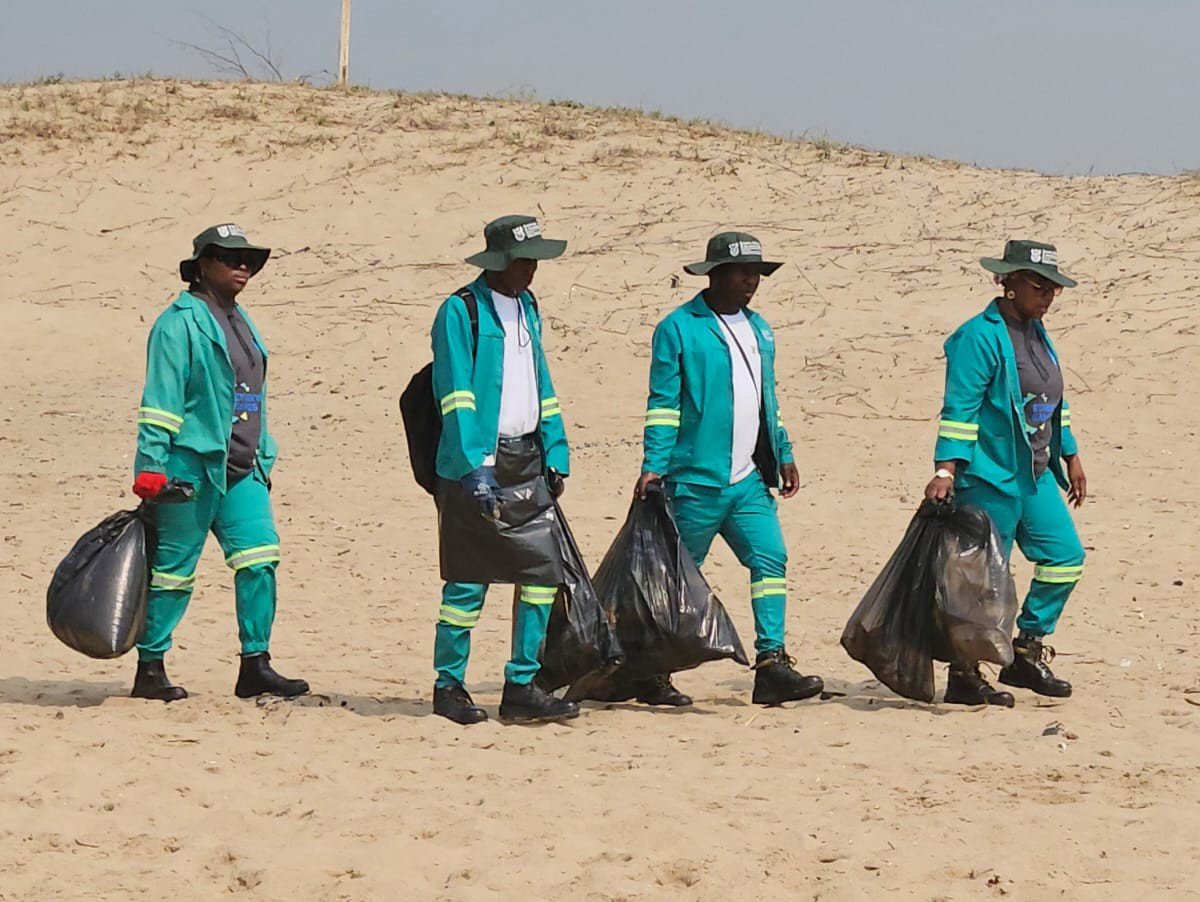 EPWP workers on the beach
