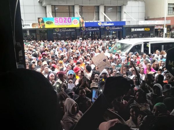 Large crowd protests lift tragedy at Durban building