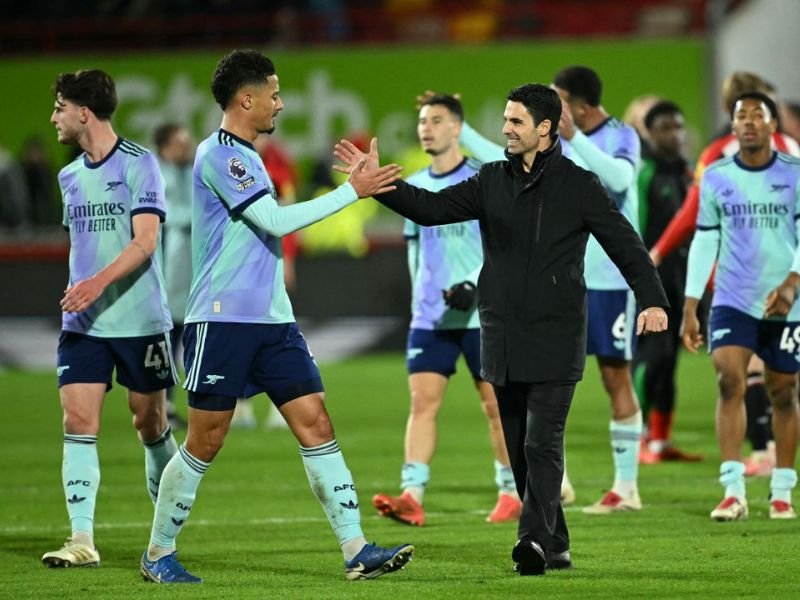 Arsenal Spanish manager Mikel Arteta celebrates with Arsenal French defender William Saliba at the end of the English Premier League football