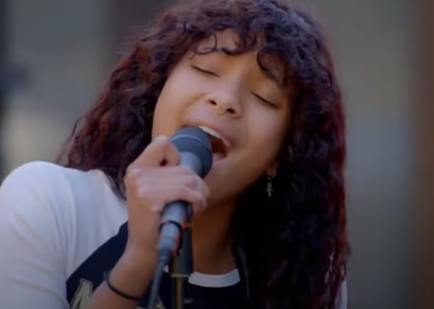 Willow Smith joins her mom's former band for a special Mother's Day tribute - Vimarsana News