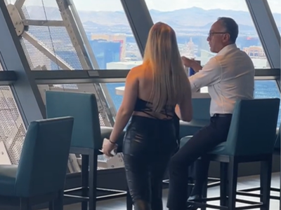 Lady hands out ridiculous notes to people and videos their reactions