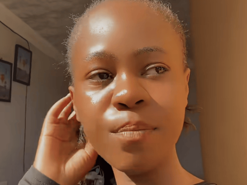 Womans pronunciation of 888 in Afrikaans has SA in stitches