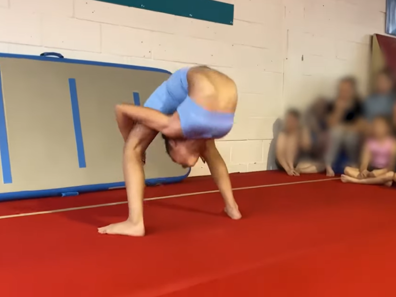 WATCH A New Record For The World s Most Flexible Girl