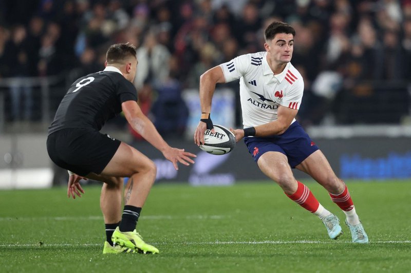 France scrumhalf Nolann Le Garrec