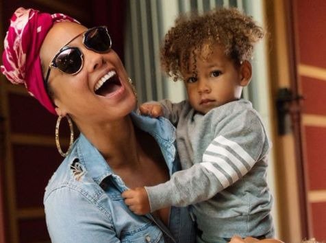 Alicia keys sons dance to Memeza