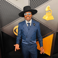 Anthony Hamilton posing on the Grammys red carpet