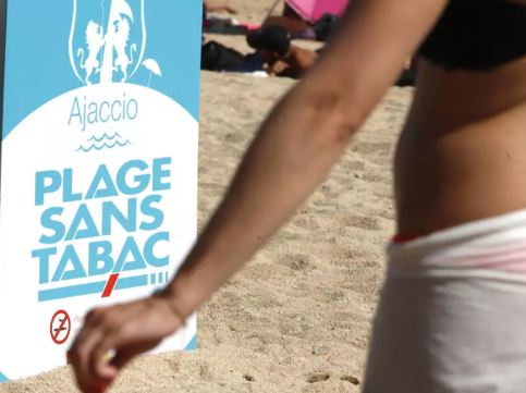 ban on smoking on French beaches and in parks