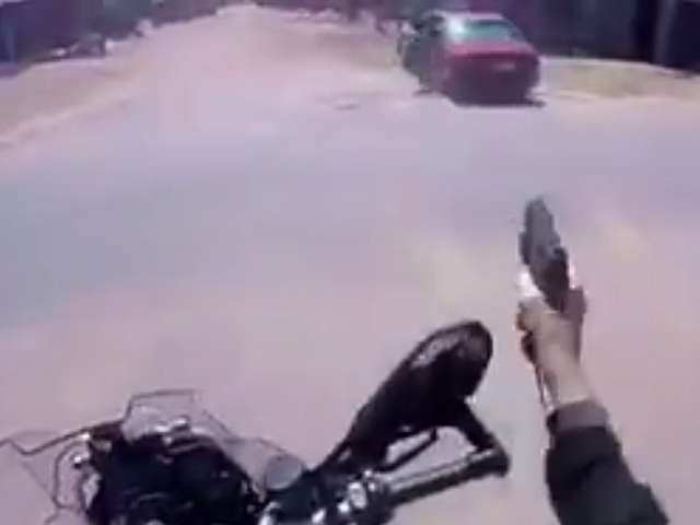 high-speed-bike-chase-screengrab