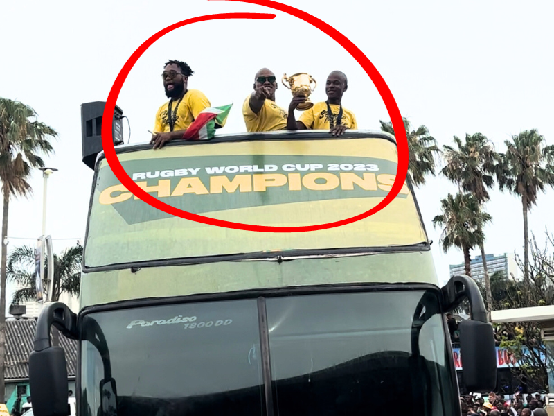 Bongi and Lukhanyo Am spotted something while on a bus