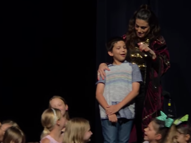boy shocks idina menzel with vocal