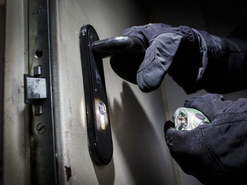 break in house robbery business generic