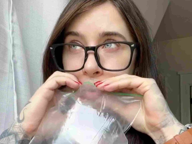 Professional Goddess burps in bag for R2 000!