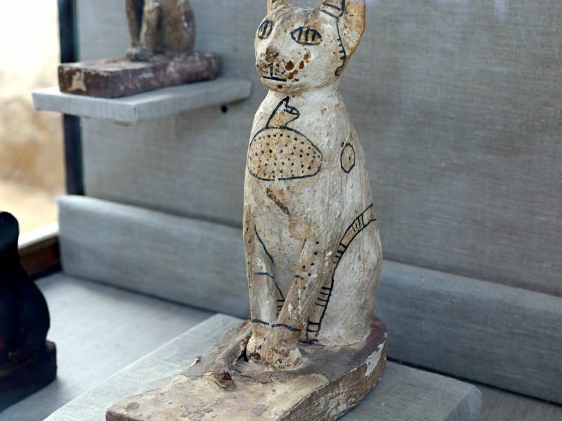 cat statue