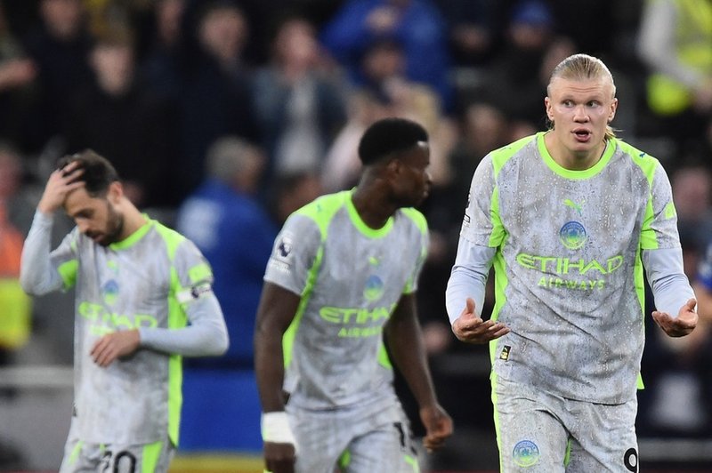 Erling Haaland reacts as Manchester City draw