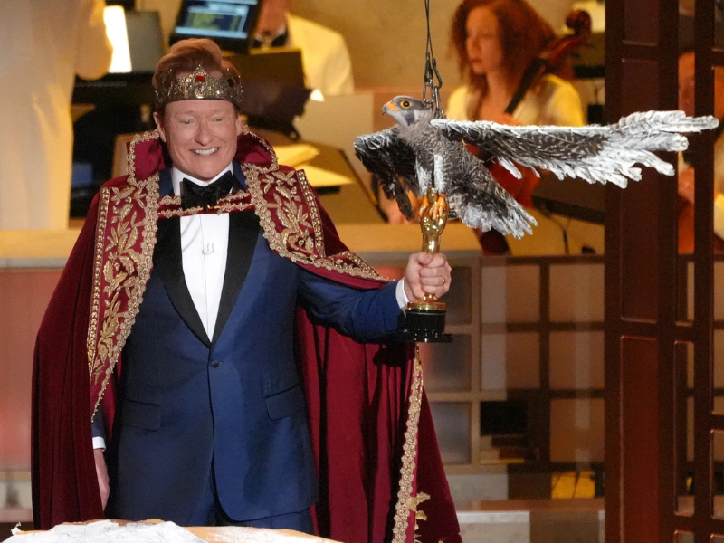 Oscars host jokes about being “last human host”, Netflix, Amazon and more