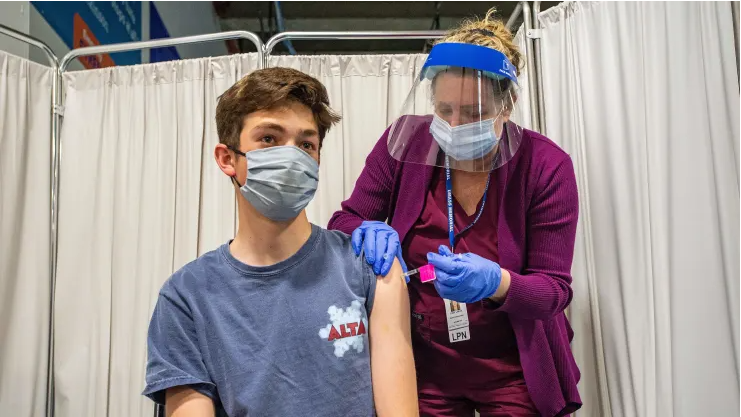 Covid vaccine requirement for international travelers ends May 11: W.House