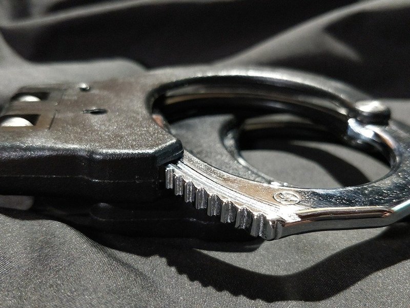 Cuff arrest
