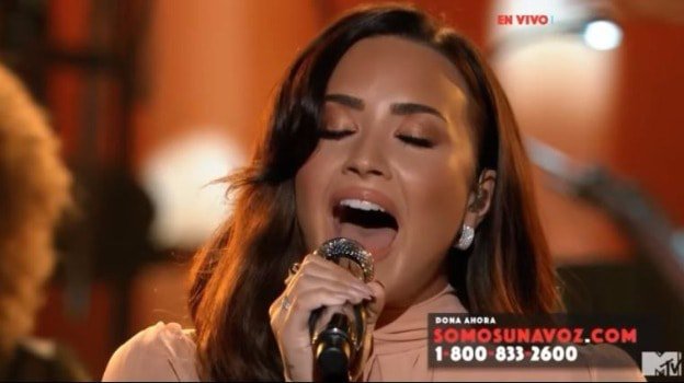 Demi Lovato performs powerful rendition of 'Hallelujah