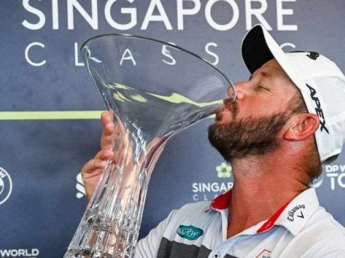 Strydom clinches victory in Singapore Classic with stunning comeback