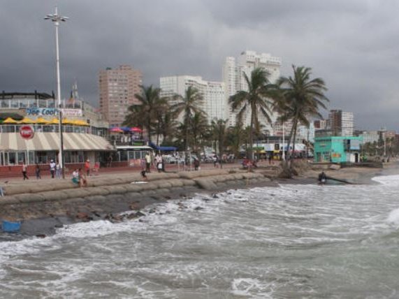 The new website Woz’Olwandle (Come to the sea) uses a computer model to crunch a wide range of data to estimate the likely concentrations of E. coli at several local beaches over 24 hours.