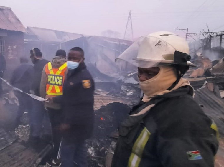 1 killed after fire destroys 300 informal dwellings in KZN  7