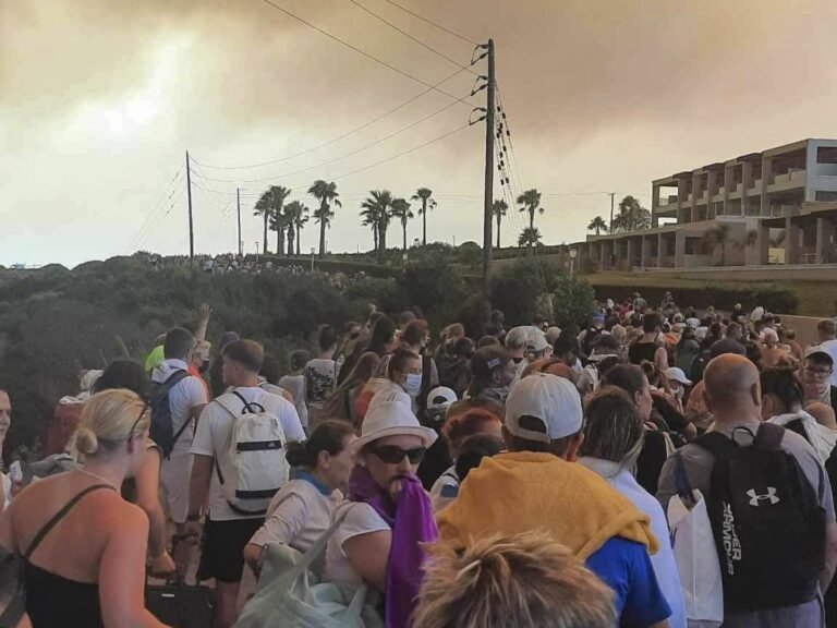 Thousands more evacuated as Greece battles wildfires
