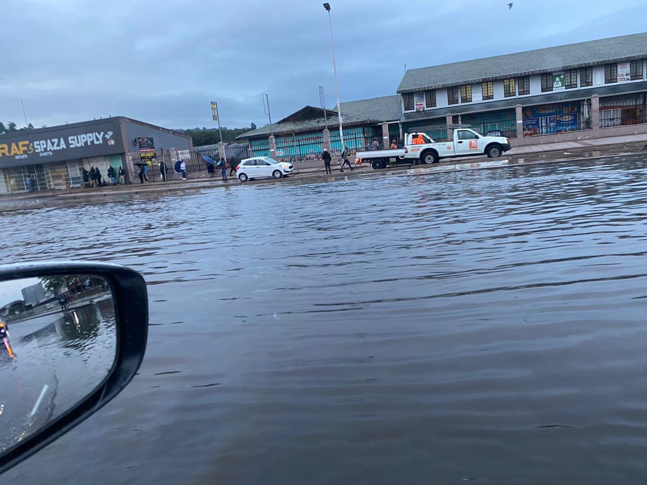 flooded durban raod 19 may 2023